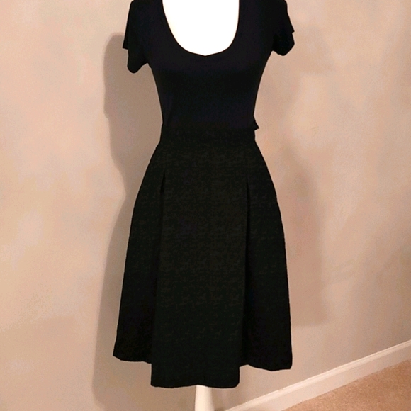 H&M Dresses & Skirts - Black flare skirt